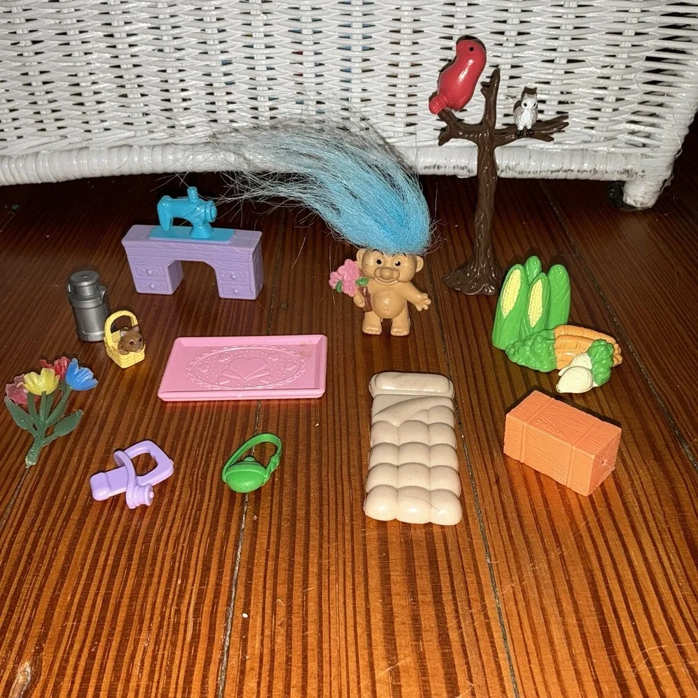 90S Rare Galoob Tiny Trolls Town Playset Furniture Accessories Troll Doll Camp